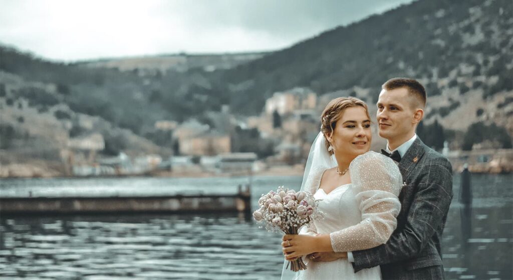 How long does a wedding photo shoot last